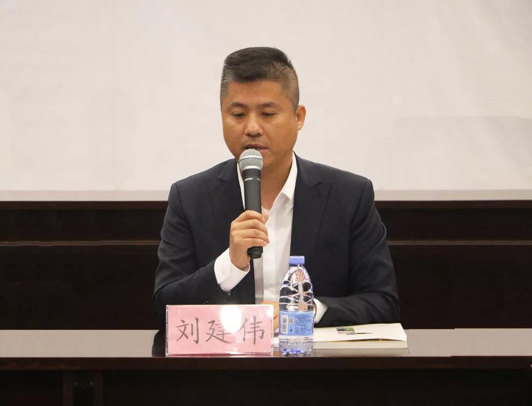 华唐教育集团董事长,华唐艺术高中校长,刘建伟