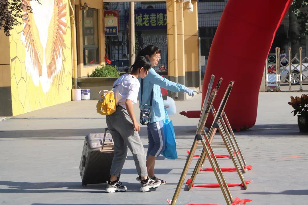 华唐艺术高中8月18日开学