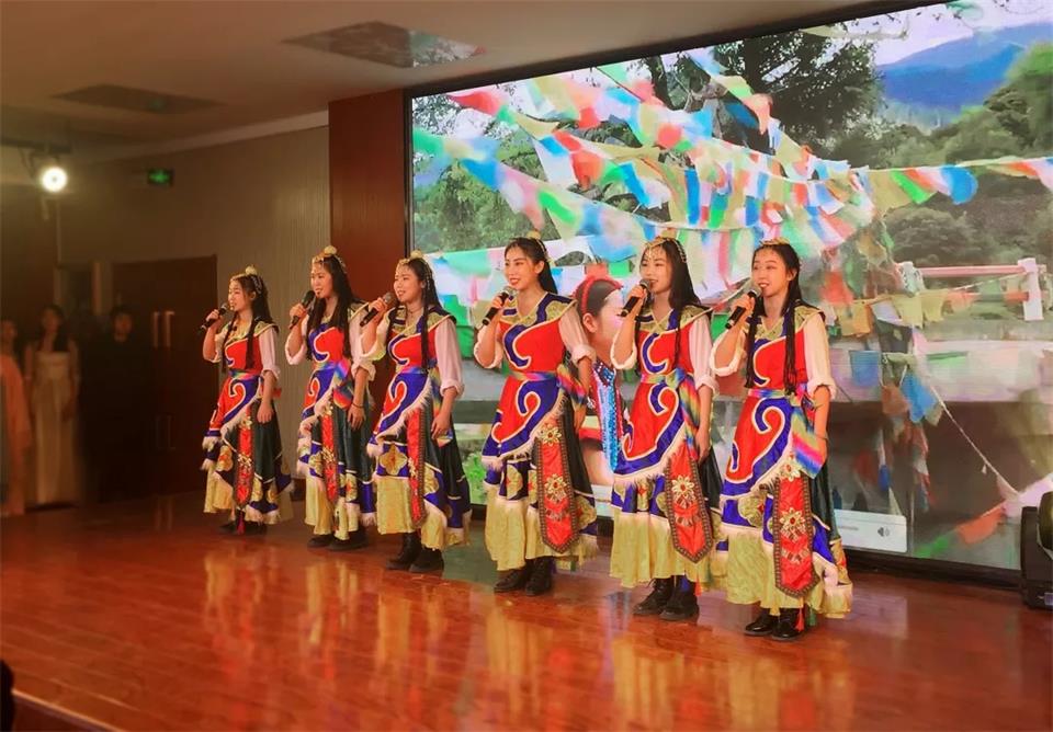 华唐艺术高中2020新年音乐会“音”梦起航(图7) 华唐艺术高中2020新年音乐会“音”梦起航(图7)